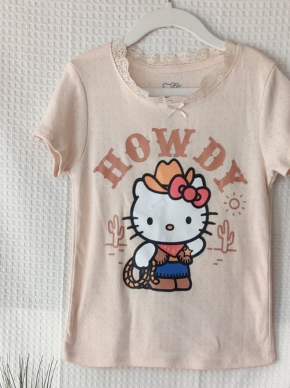 Sanrio Hello Kitty Tan "Howdy" Girls T-shirt Size Medium💰